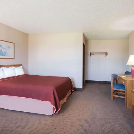Super 8 By Wyndham Abilene Ks Hotel Exterior foto