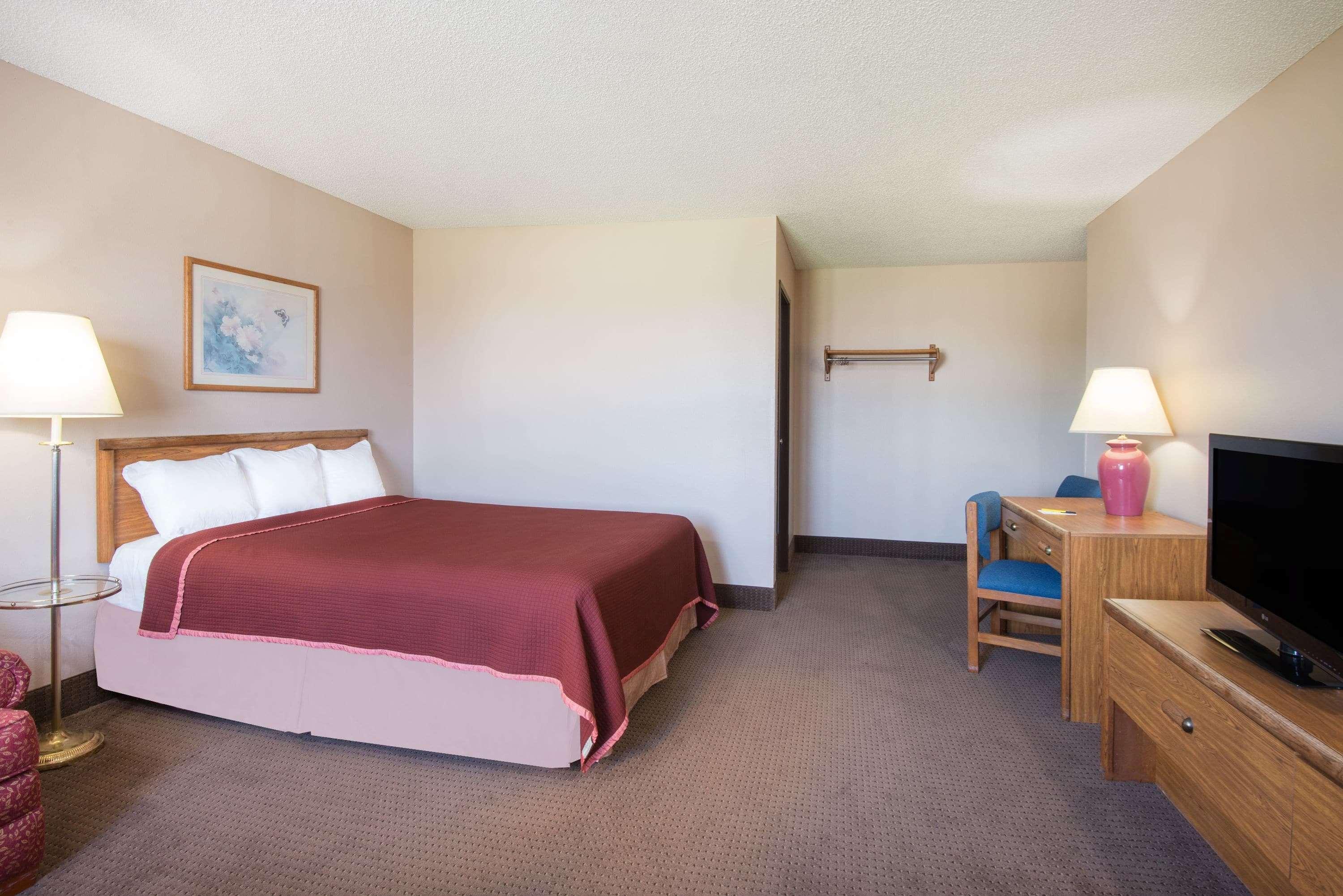 Super 8 By Wyndham Abilene Ks Hotel Exterior foto